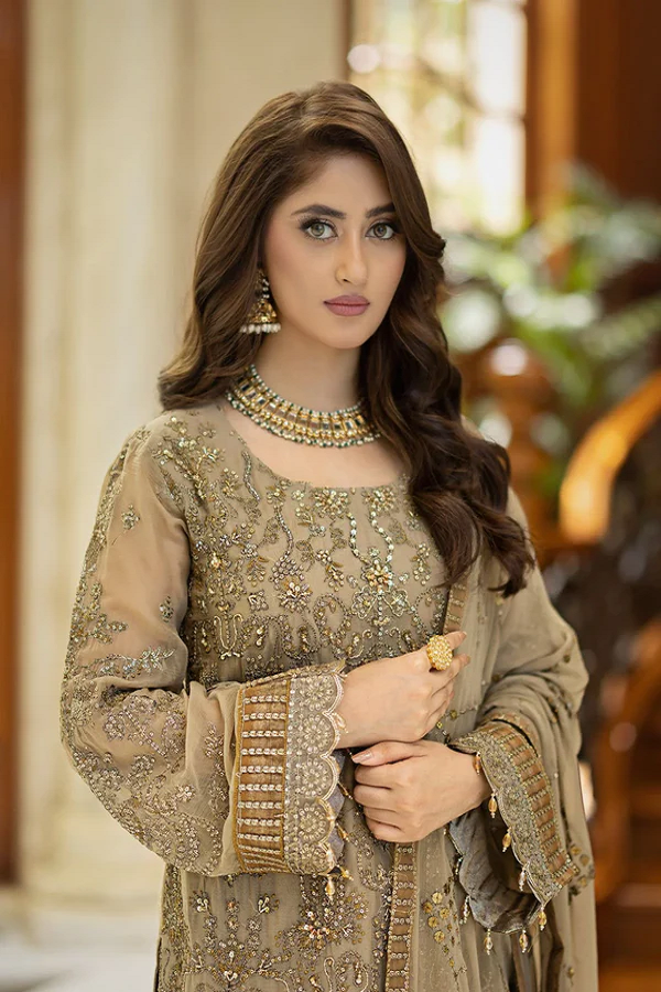  BROWN Emaan Adeel - Zora