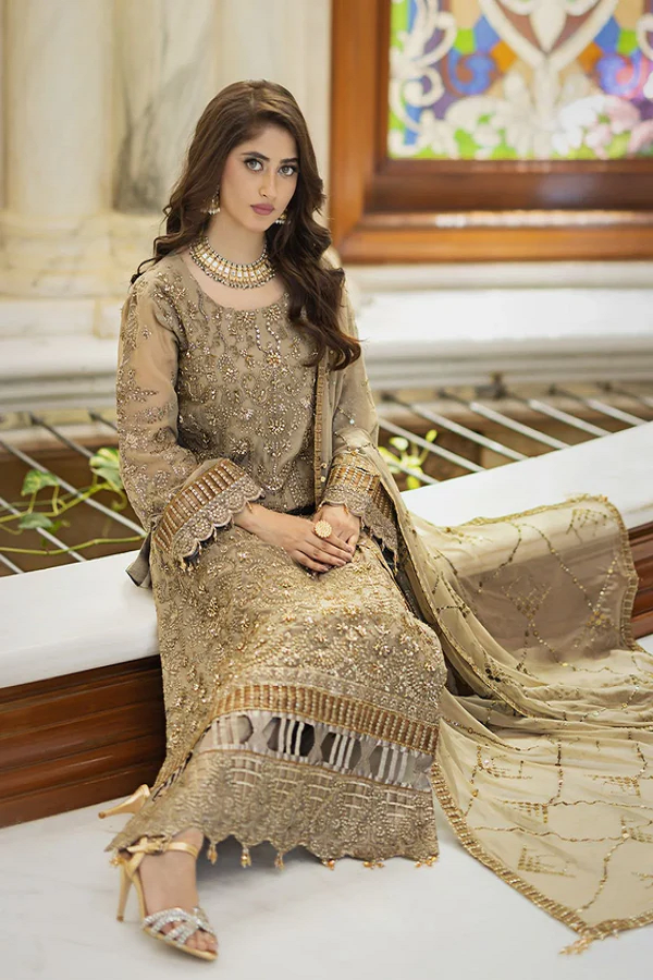  BROWN Emaan Adeel - Zora